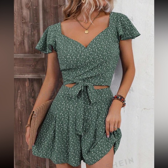 Two piece set - Picture 2 of 5